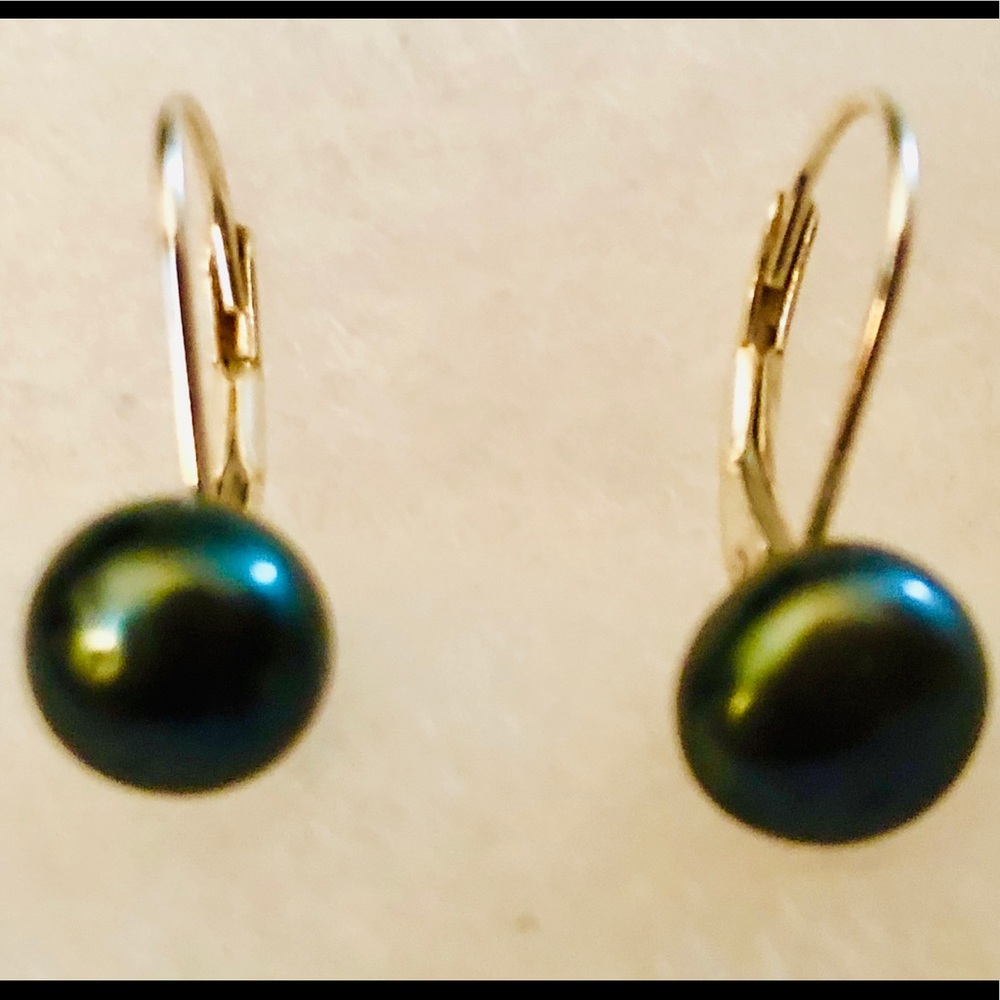Freshwater Black Pearls in Sterling Silver Earring
